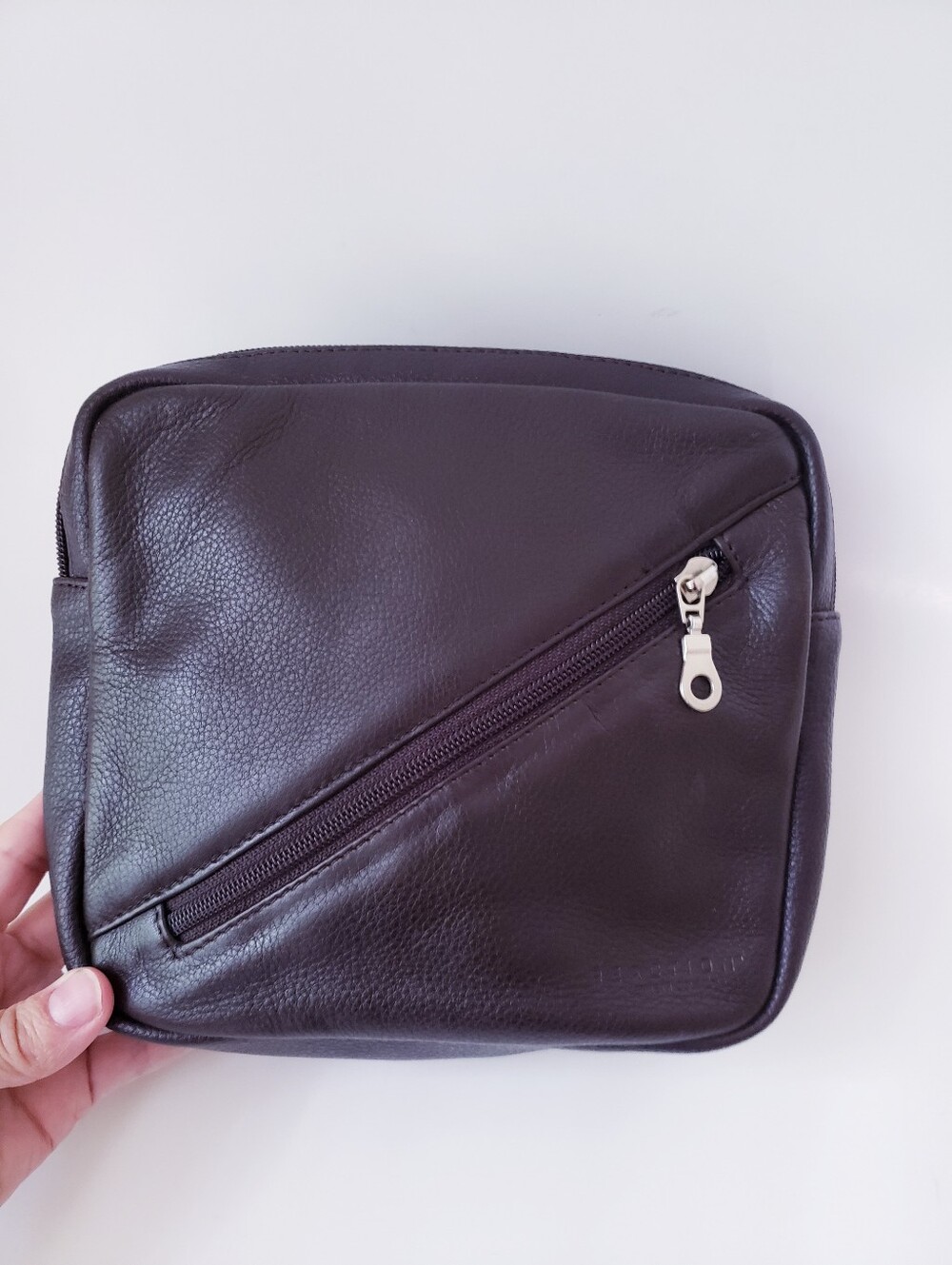 Vintage Kenneth Cole Reaction Brown Leather Sling Bag